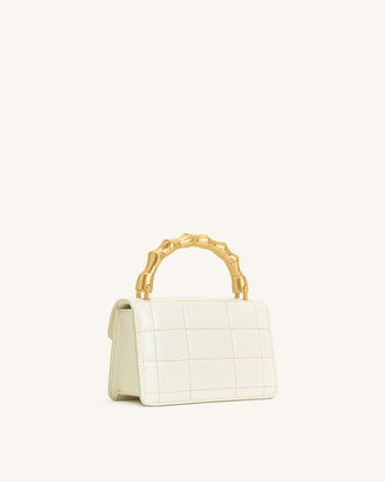 Kaia Handtasche mit Metallgriff und Bambusoptik – Weiß