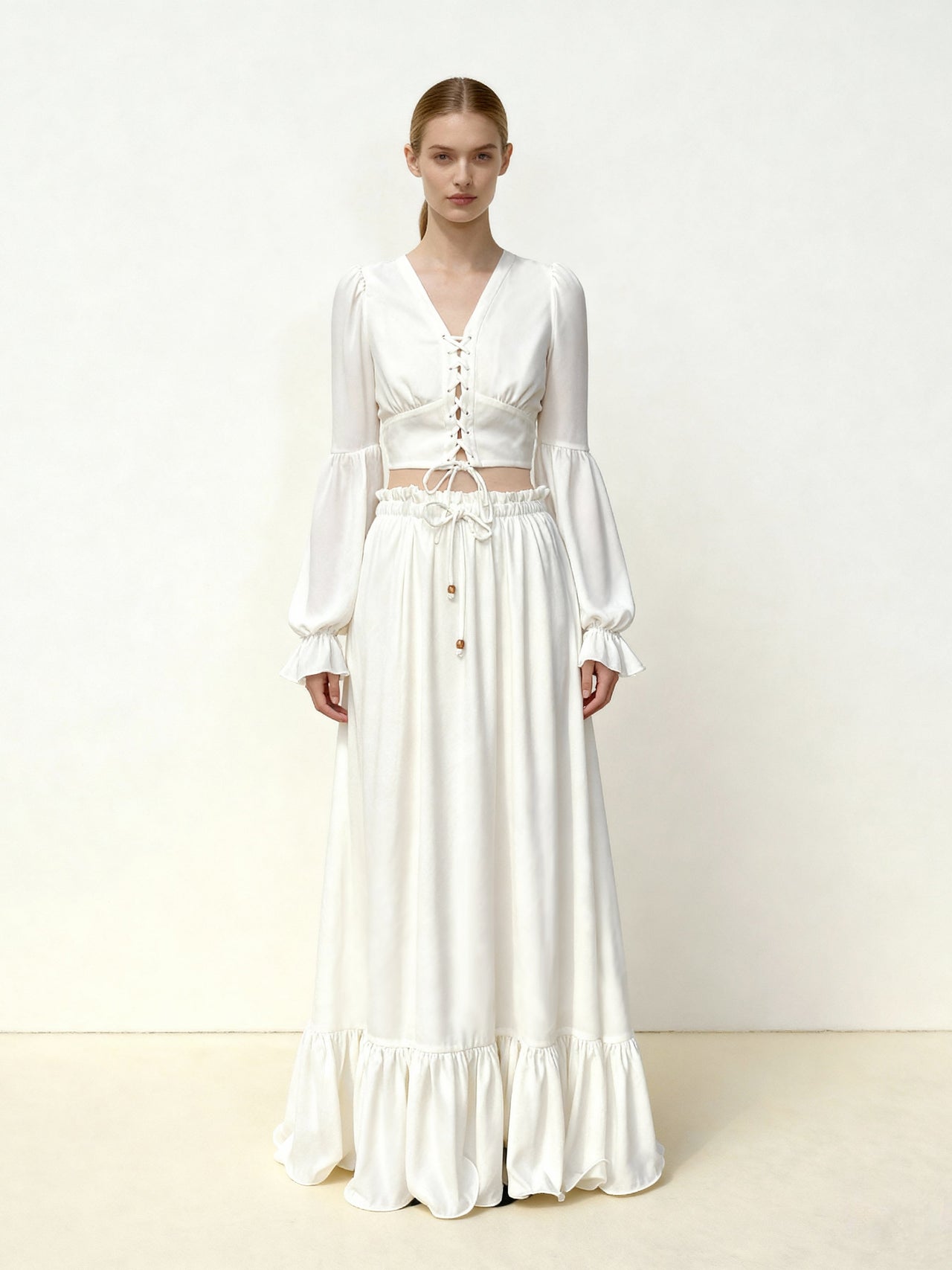 Kurze Chiffonbluse mit Laternenärmeln und Bindedetail vorne - Weiß