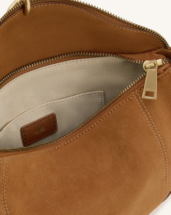 Jayla Schultertasche aus Kunstwildleder mit Metallanhänger – Braun
