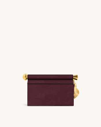 Holly Clutch aus Kunstwildleder mit Metallanhänger - Rötlich Braun
