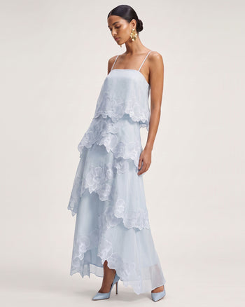 Mehrlagiges Maxikleid mit Orchideenstickerei - Hellblau