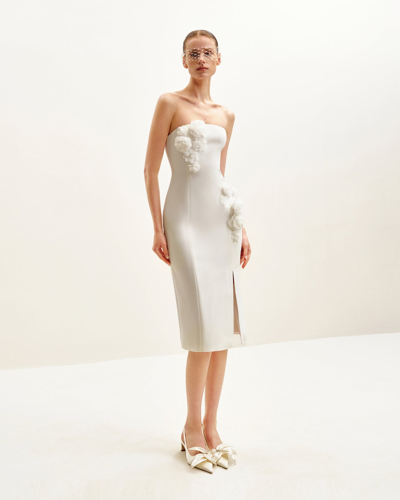 Petal Perfection Cocktailkleid - Weiß