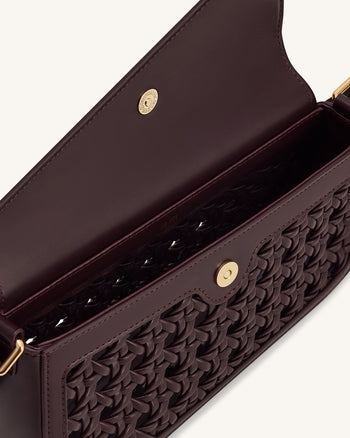 Addisyn Schultertasche mit gewebtem Panel - Bordeaux