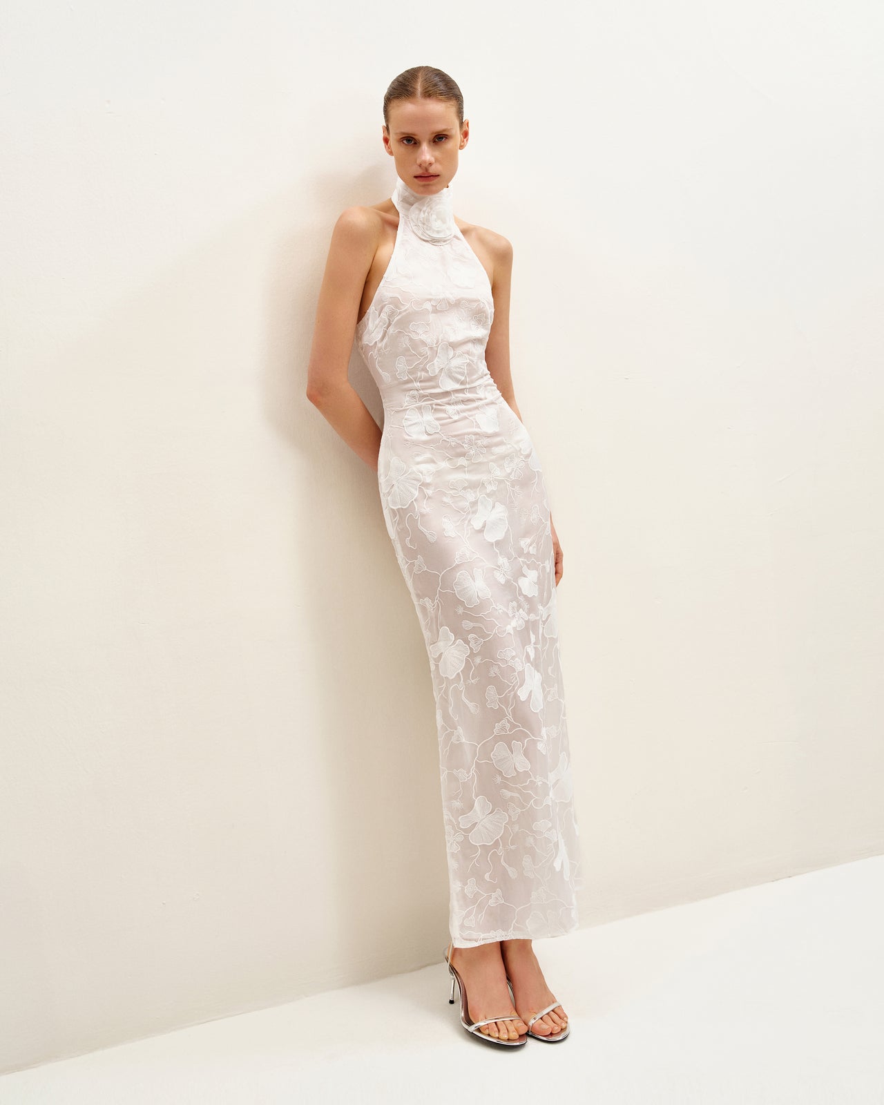 Uliana Weißes Maxikleid mit Blumen-Spitzen und Halterneck - Weiß