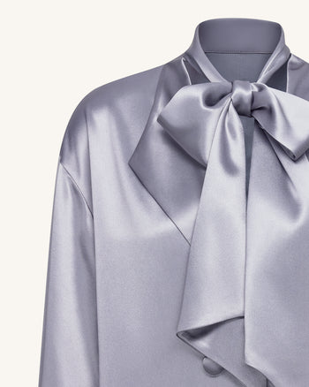 Langer Blazer mit Bindeband und Ballonärmeln – Silber