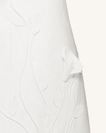 Trägerloses Mini-Kleid mit 3D-Rankenblumen – Weiß