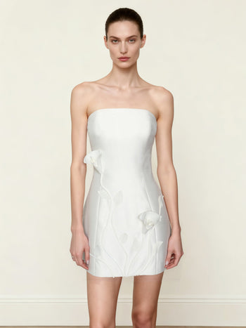 Trägerloses Mini-Kleid mit 3D-Rankenblumen – Weiß