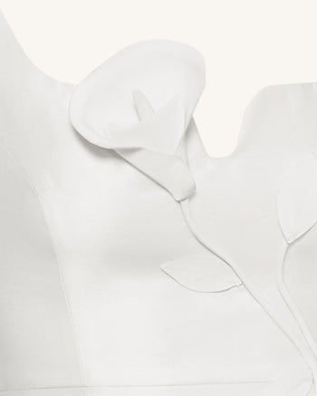 Asymmetrisches Abendkleid mit Herzausschnitt und 3D-Rankenapplikationen – Weiß