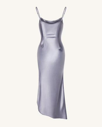 Liquid Satin Abendkleid mit Wasserfallausschnitt und Schlitz - Silber