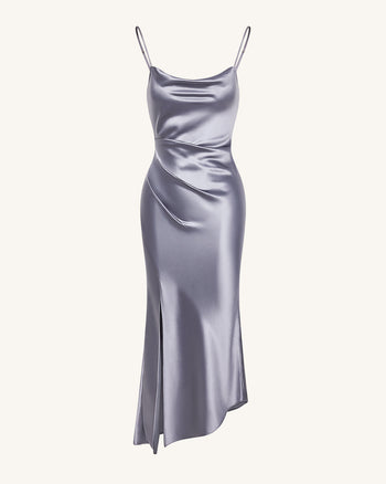 Liquid Satin Abendkleid mit Wasserfallausschnitt und Schlitz - Silber