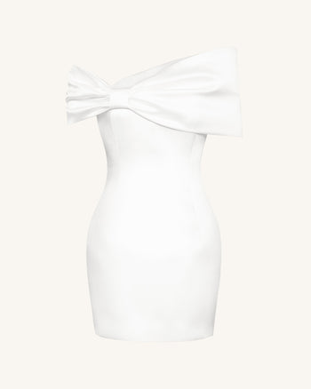 Weißes Satin-Minikleid mit asymmetrischer Schleife