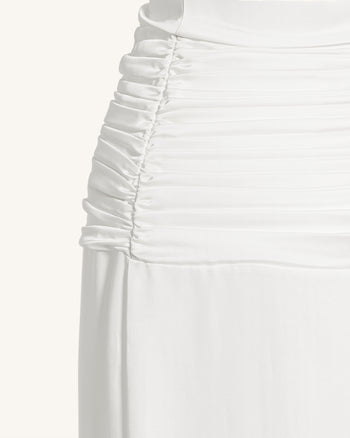 Satin Gerafftes Maxikleid mit Wasserfallausschnitt - Weiß