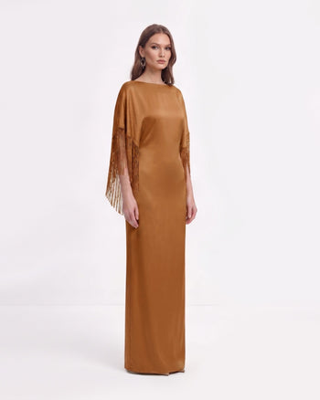 Satin-Maxikleid mit Fransencape - Karamellbraun