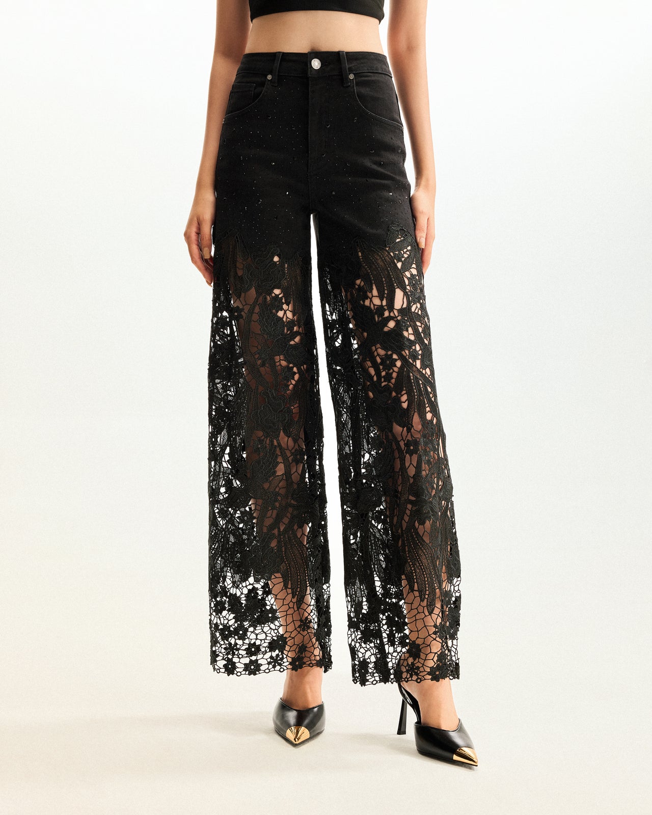 Bestickte Jeans mit hoher Taille und weitem Bein aus Spitzendenim mit Strass – Schwarz