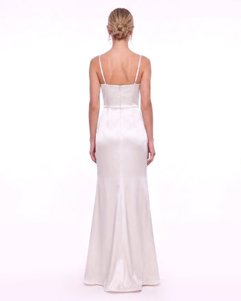 Butterfly Maxikleid aus Satin mit Spitzenbesatz und Wasserfallausschnitt – Elfenbein