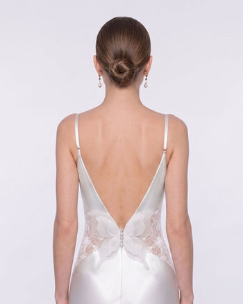 Maxikleid aus Satin mit Wasserfallausschnitt und Spaghettiträgern – Weiß