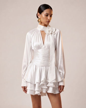 Langärmeliges Minikleid mit Orchideen-Verzierung und Keyhole-Ausschnitt - Creme
