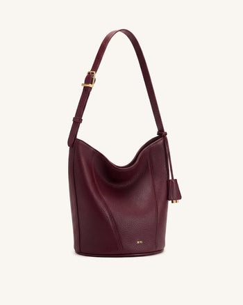Zora Beuteltasche aus genarbtem Leder – Tiefes Burgunderrot