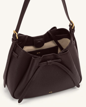 Mabel Schultertasche mit weicher Schleife - Dunkelbraun