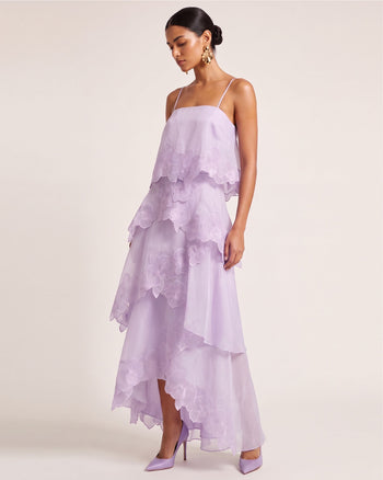 Mehrlagiges Maxikleid mit Orchideenstickerei - Helllila