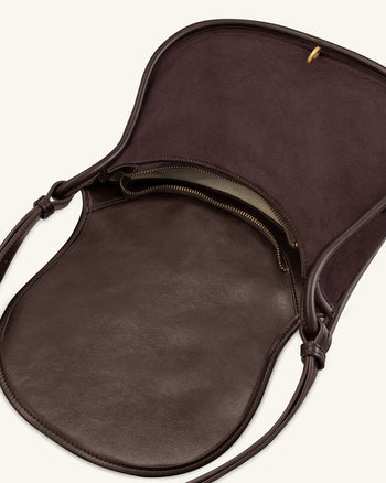 Arla Kleine Hobo-Tasche aus Kunstwildleder - Schokoladenbraun