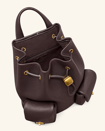 Avery Gekörnte Utility-Rucksack mit Kordelzug – Dunkelbraun