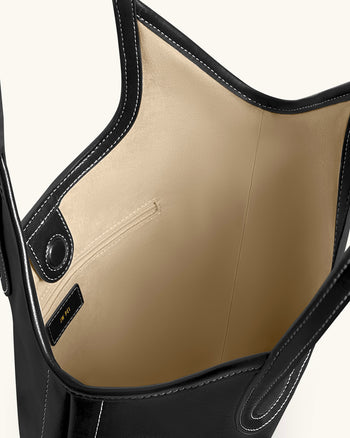 Brooke Schulter-Tragetasche mit Gürtel und Verzierungen - Schwarz