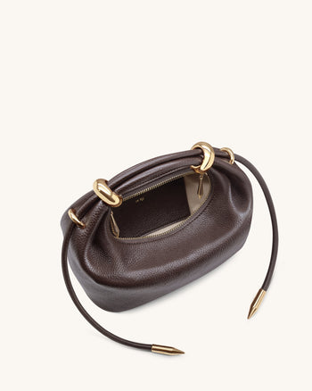 Ellie Henkeltasche mit Metallringverzierungen - Dunkelbraun