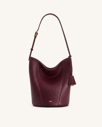 Zora Beuteltasche aus genarbtem Leder – Tiefes Burgunderrot