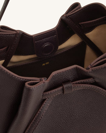 Mabel Schultertasche mit weicher Schleife - Dunkelbraun