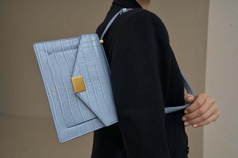 Lilian Tasche - Krokodilprägung in Eisblau