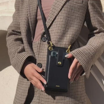 Quinn Smartphone-Tasche - Schwarz Genarbtes Veganes Leder