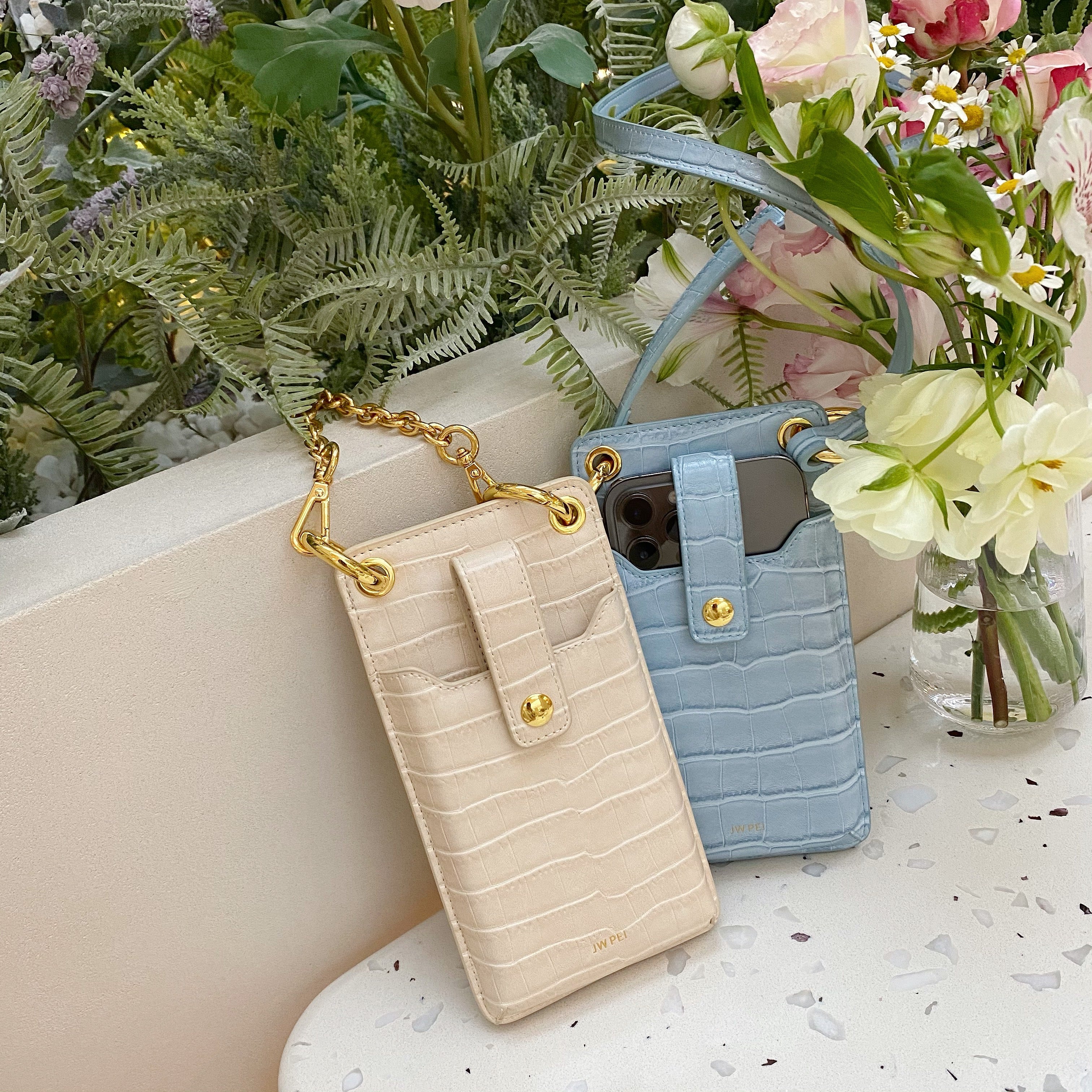 Quinn Smartphone-Tasche - Krokodilprägung in Eisblau