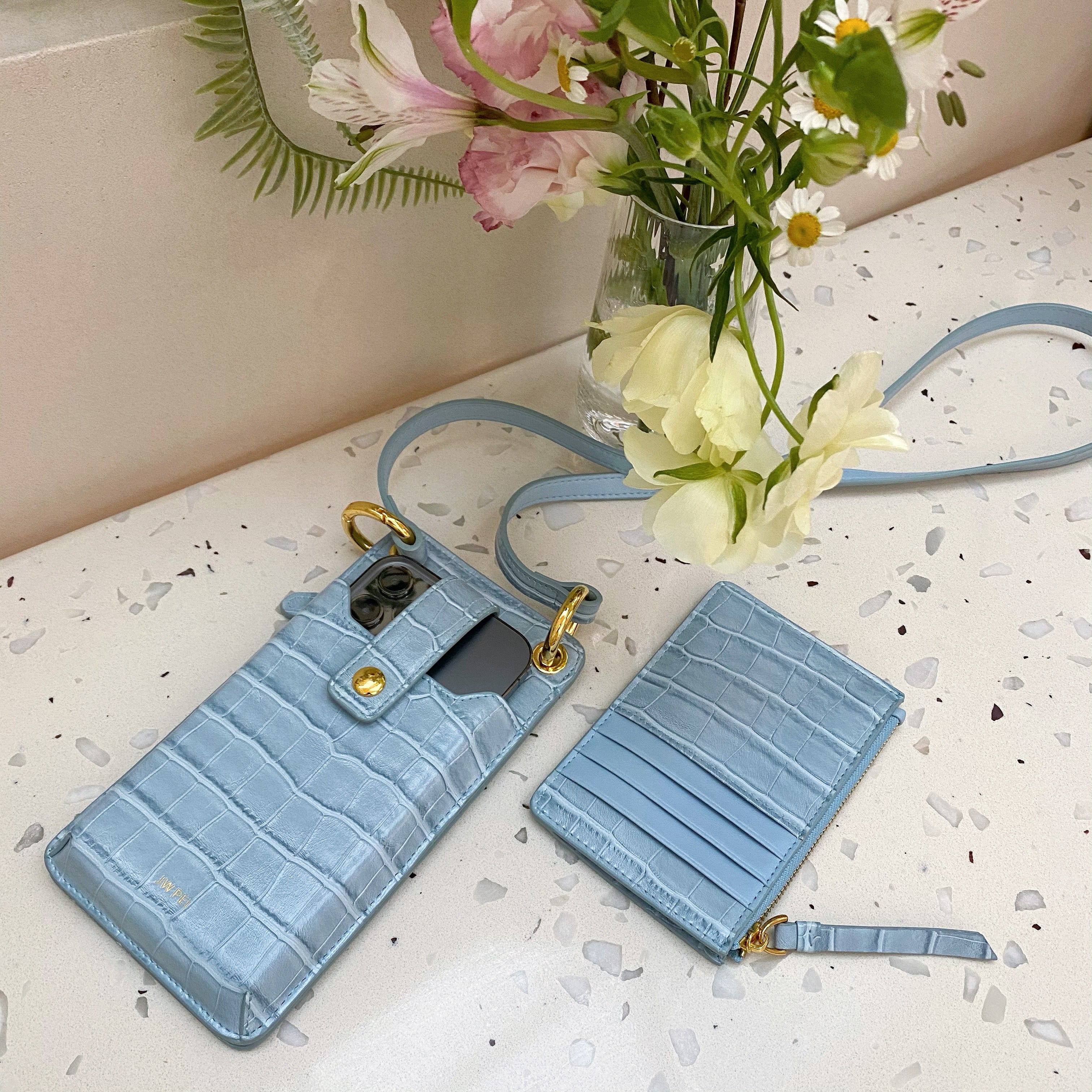 Quinn Smartphone-Tasche - Krokodilprägung in Eisblau