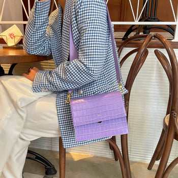 Mini-Klappentasche - Krokodilprägung in Lila