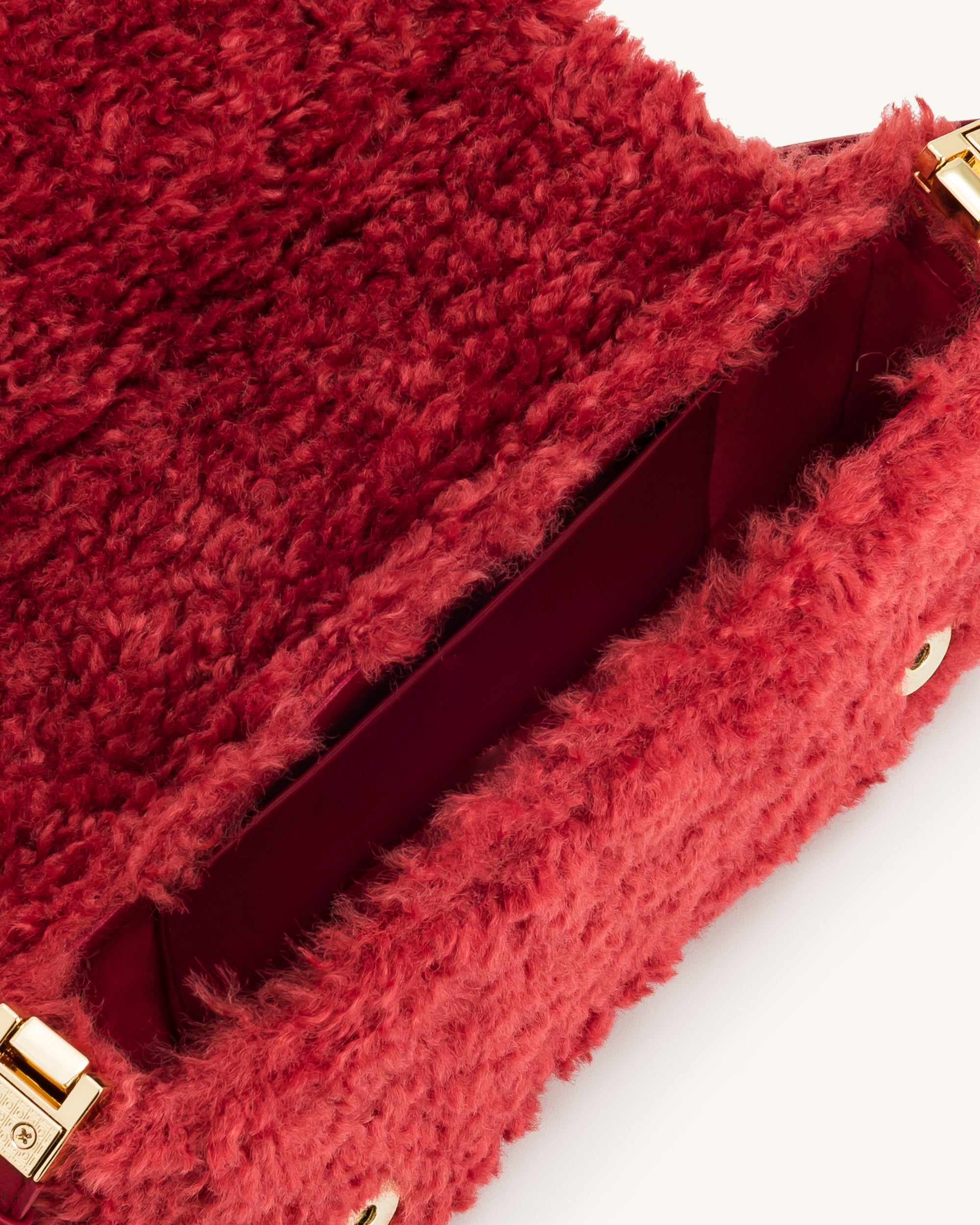 Joy Schultertasche aus Kunstpelz - Magenta