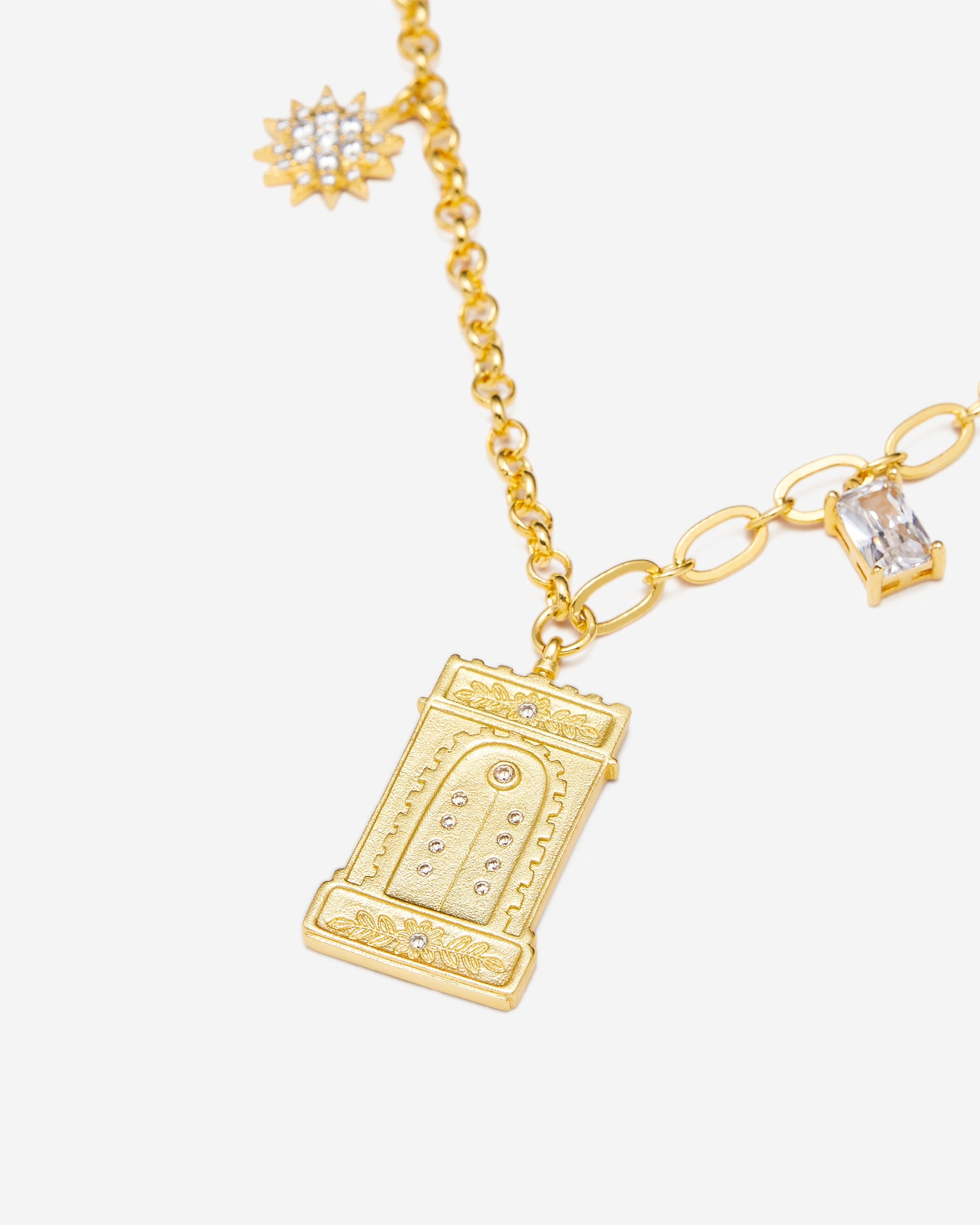 Halskette mit römischem Bogenanhänger - 18 Karat vergoldetes & Weißer Zirkon